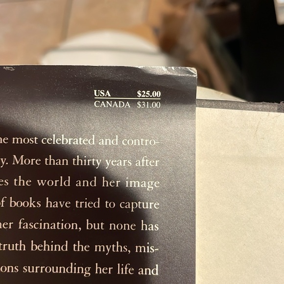 Marylin Monroe Hard Cover biography  book - Picture 5 of 9